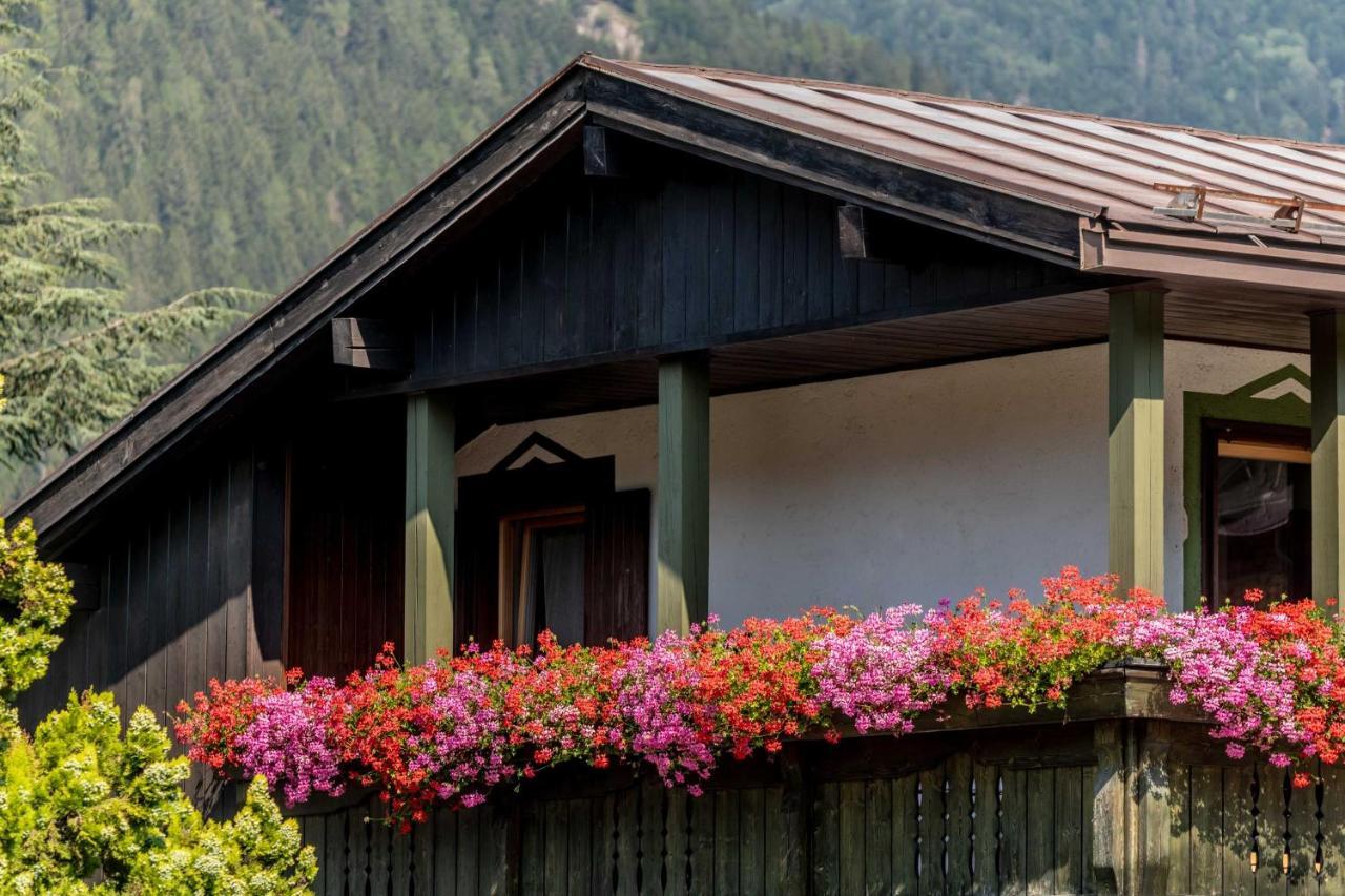 Giustino Suite Italy Pinzolo Due المظهر الخارجي الصورة